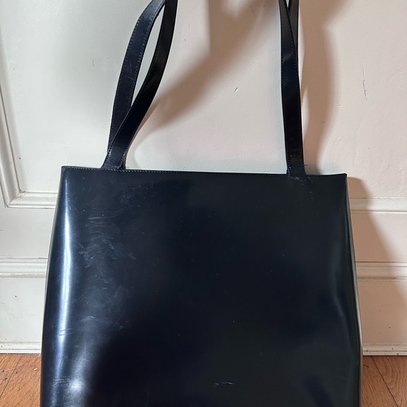 Gucci Black Leather Shoulder Bag with Gold Hardware - Picture 3 of 6